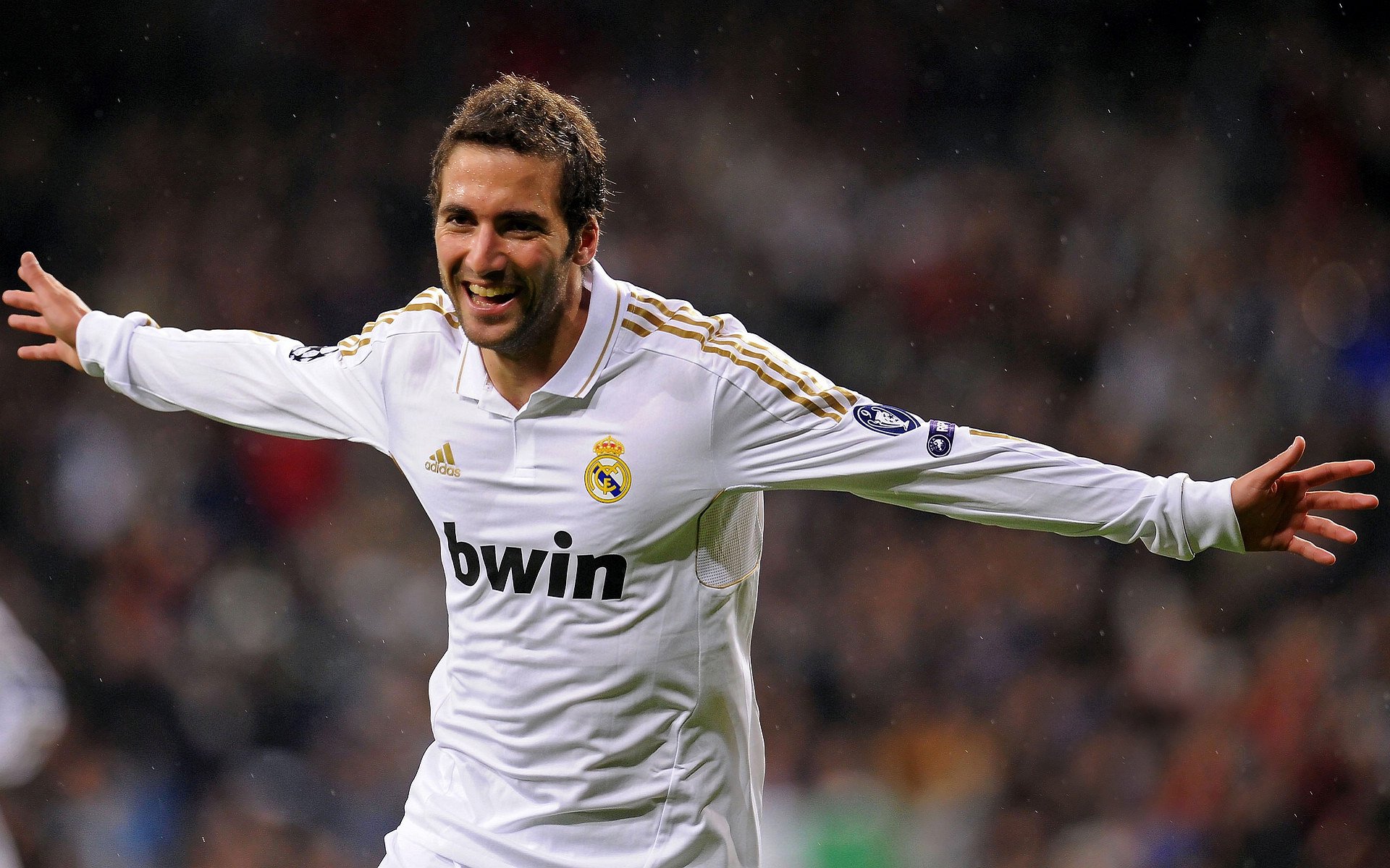 “胡利安·门德斯：阿根廷美洲狮队的前场尖兵，未来值得期待”